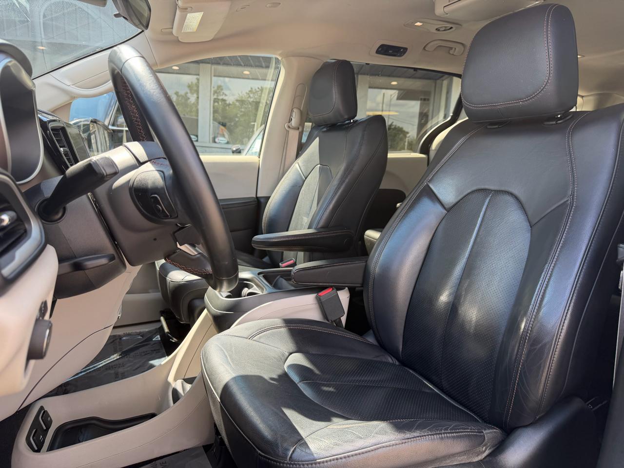 Chrysler Pacifica Hybrid Touring L FWD 2018