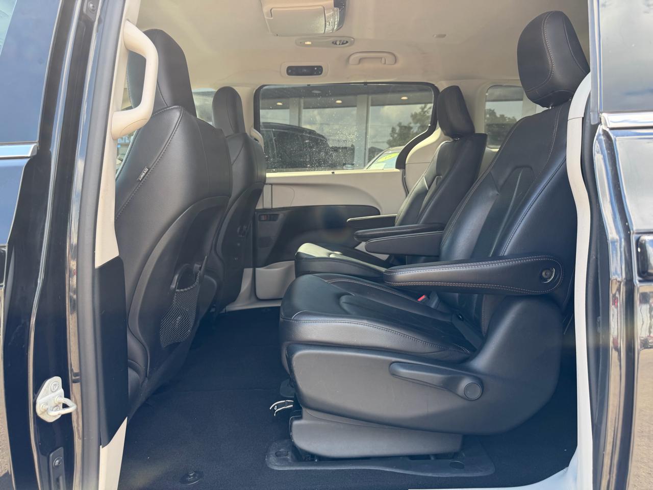 Chrysler Pacifica Hybrid Touring L FWD 2018