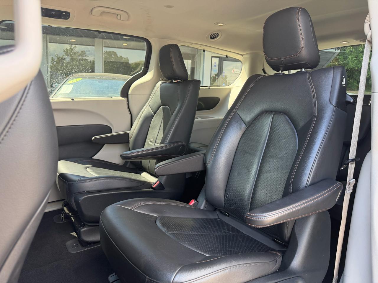 Chrysler Pacifica Hybrid Touring L FWD 2018