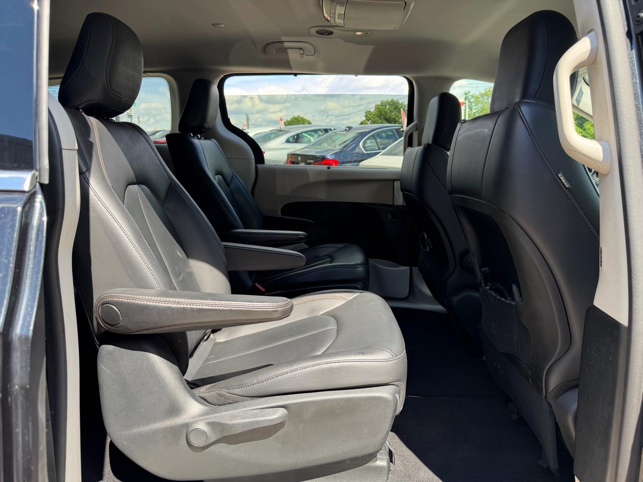 Chrysler Pacifica Hybrid Touring L FWD 2018