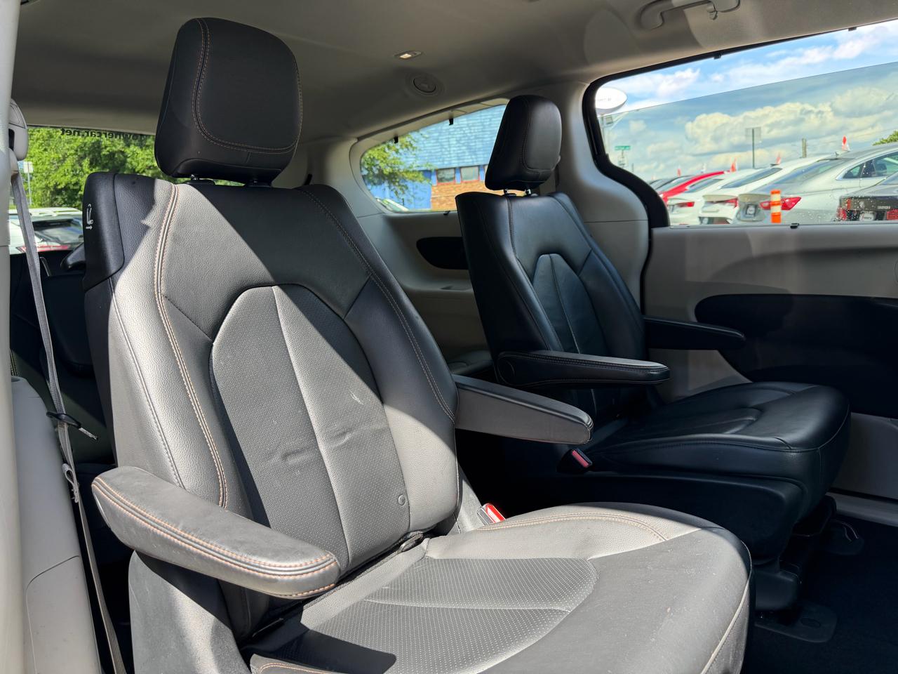 Chrysler Pacifica Hybrid Touring L FWD 2018