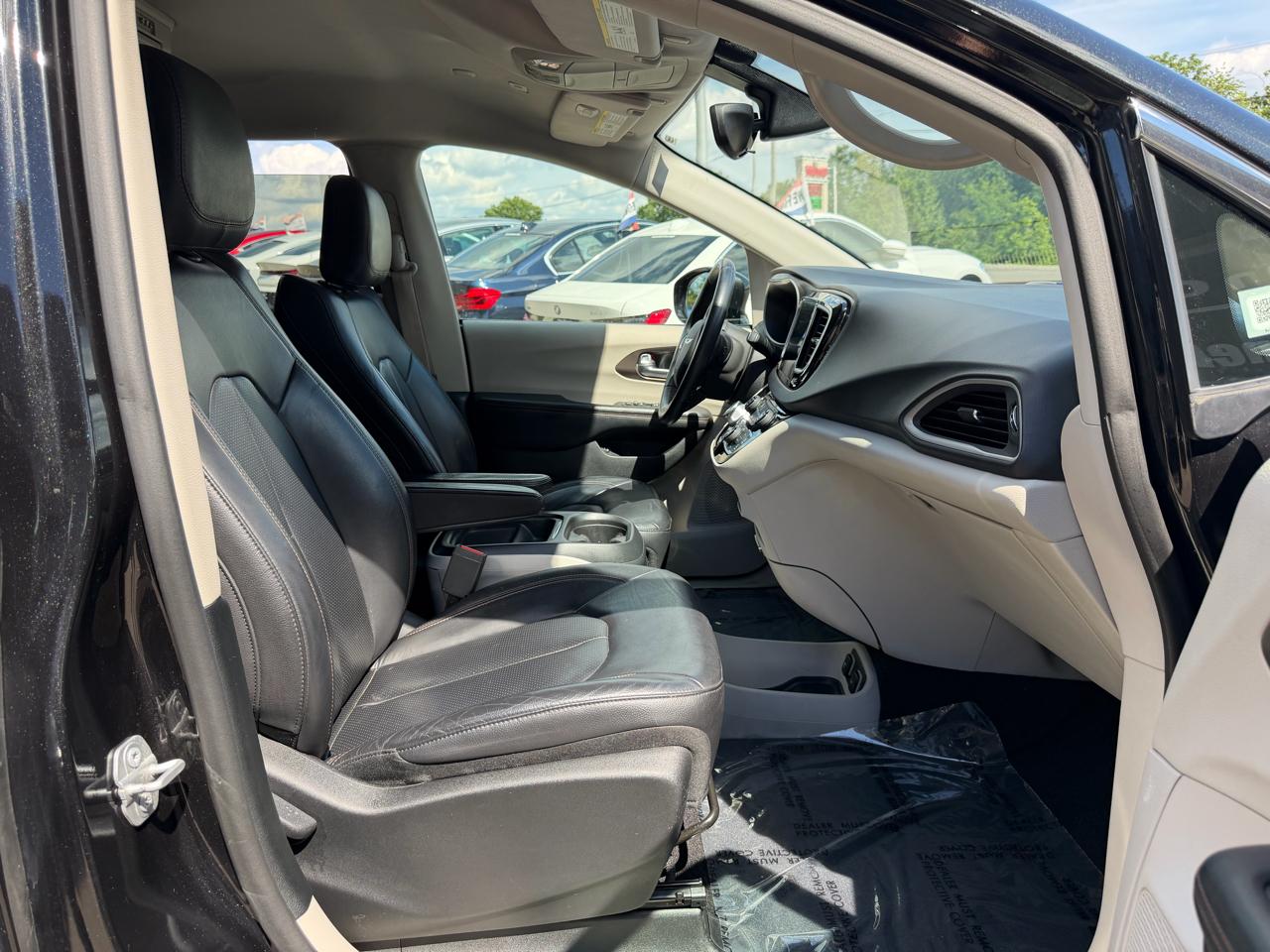 Chrysler Pacifica Hybrid Touring L FWD 2018