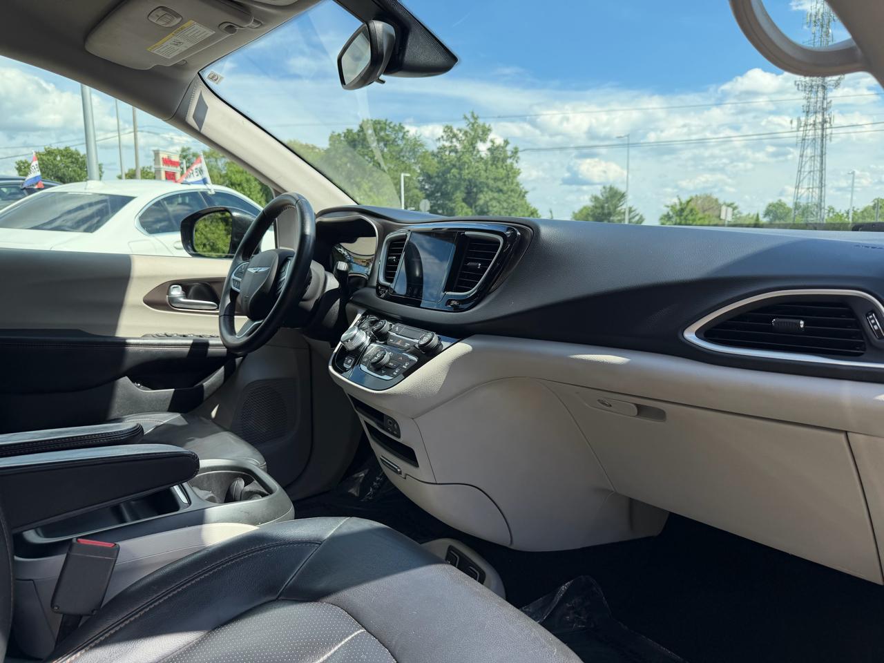 Chrysler Pacifica Hybrid Touring L FWD 2018