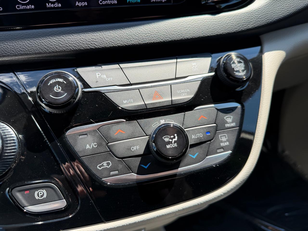 Chrysler Pacifica Hybrid Touring L FWD 2018