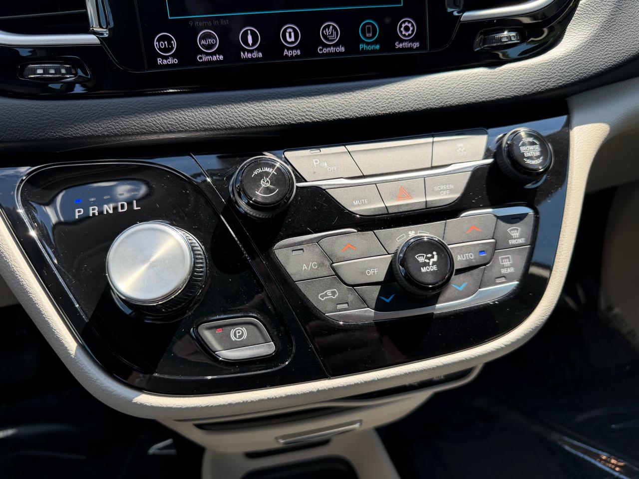 Chrysler Pacifica Hybrid Touring L FWD 2018