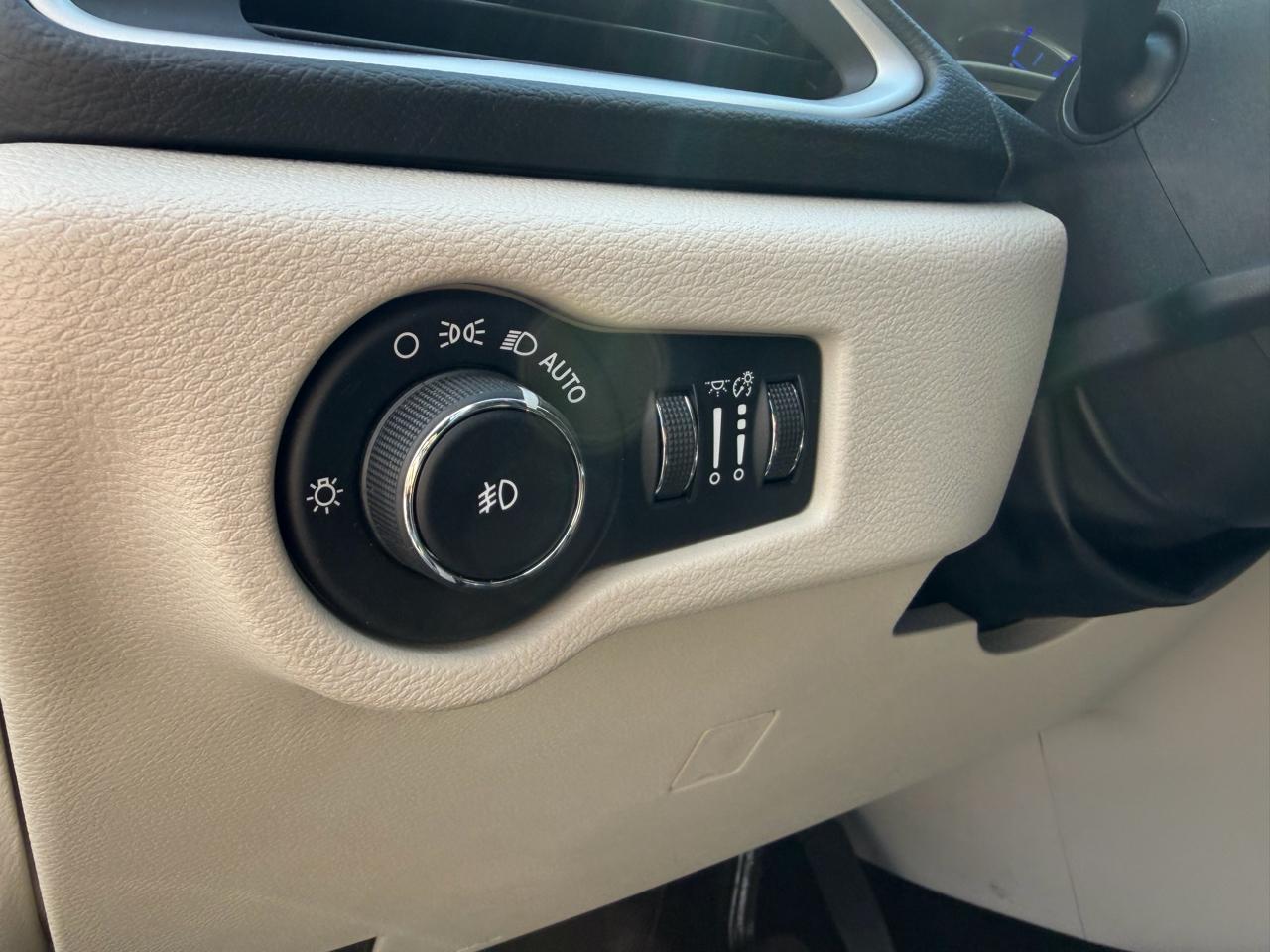 Chrysler Pacifica Hybrid Touring L FWD 2018