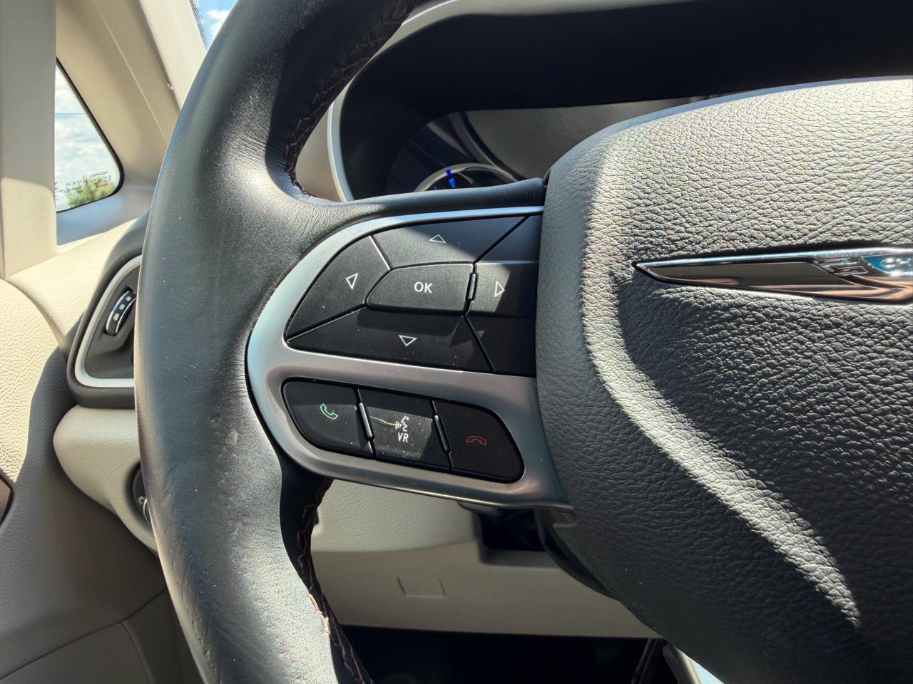 Chrysler Pacifica Hybrid Touring L FWD 2018