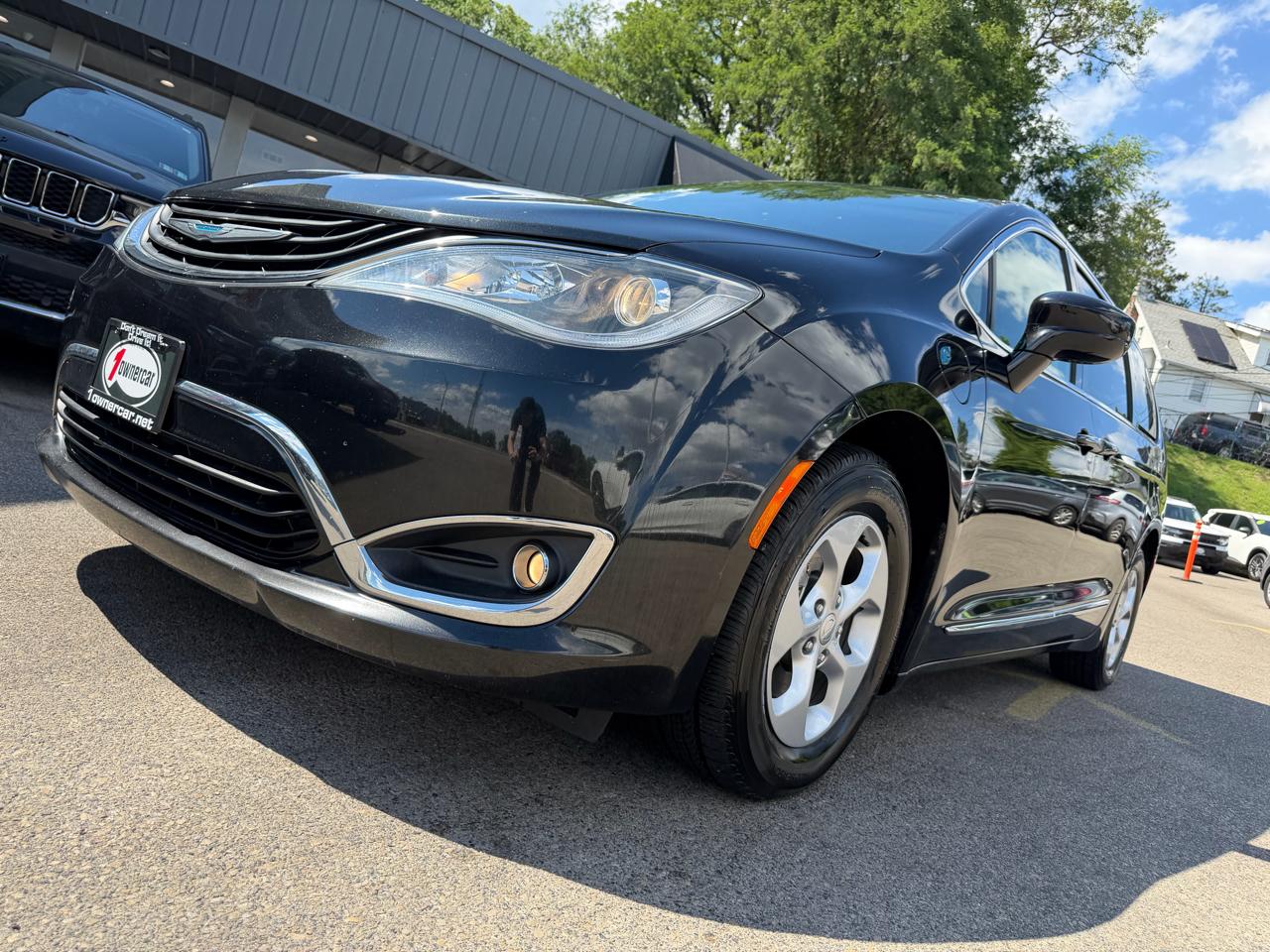 Chrysler Pacifica Hybrid Touring L FWD 2018