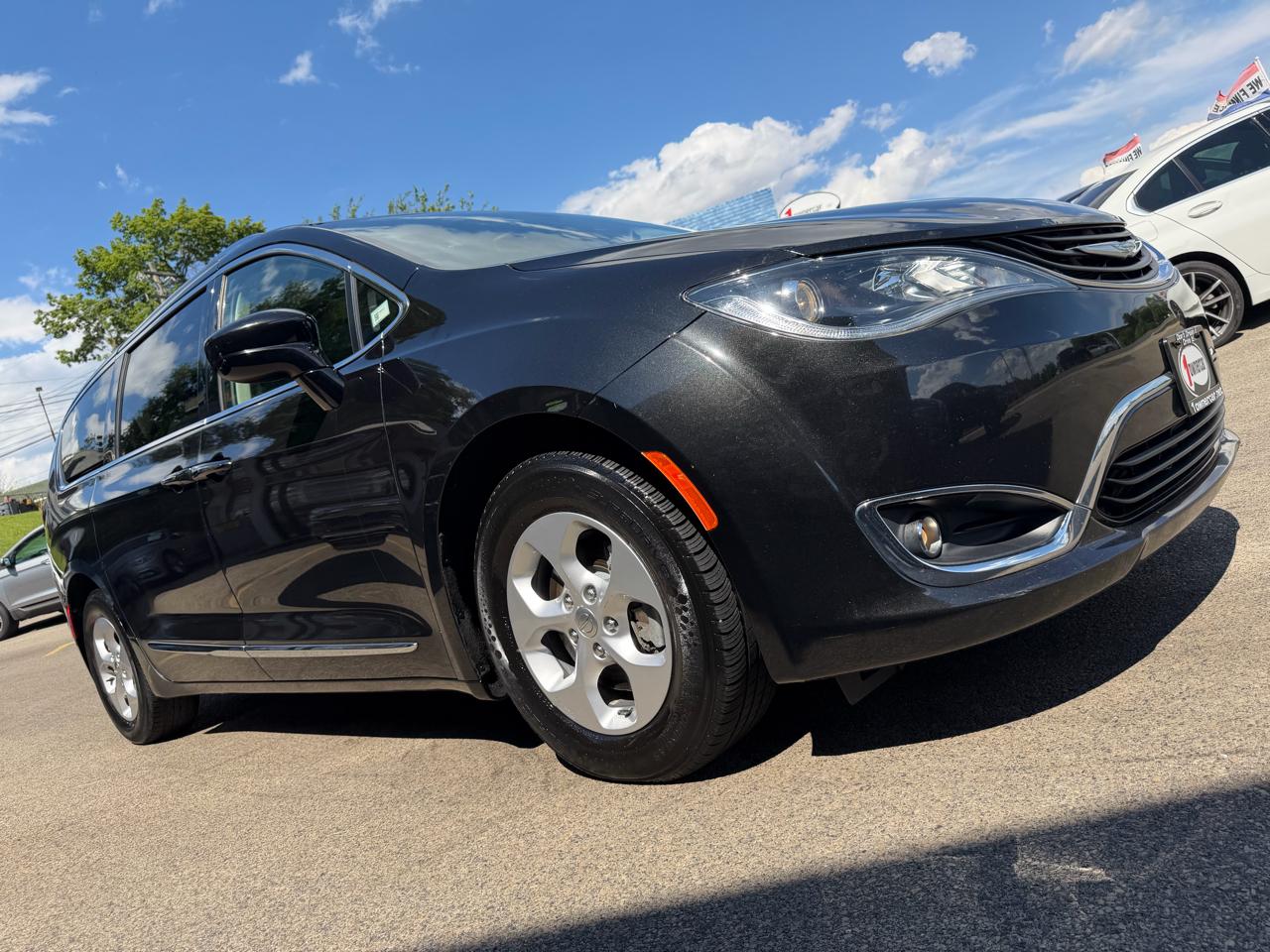 Chrysler Pacifica Hybrid Touring L FWD 2018