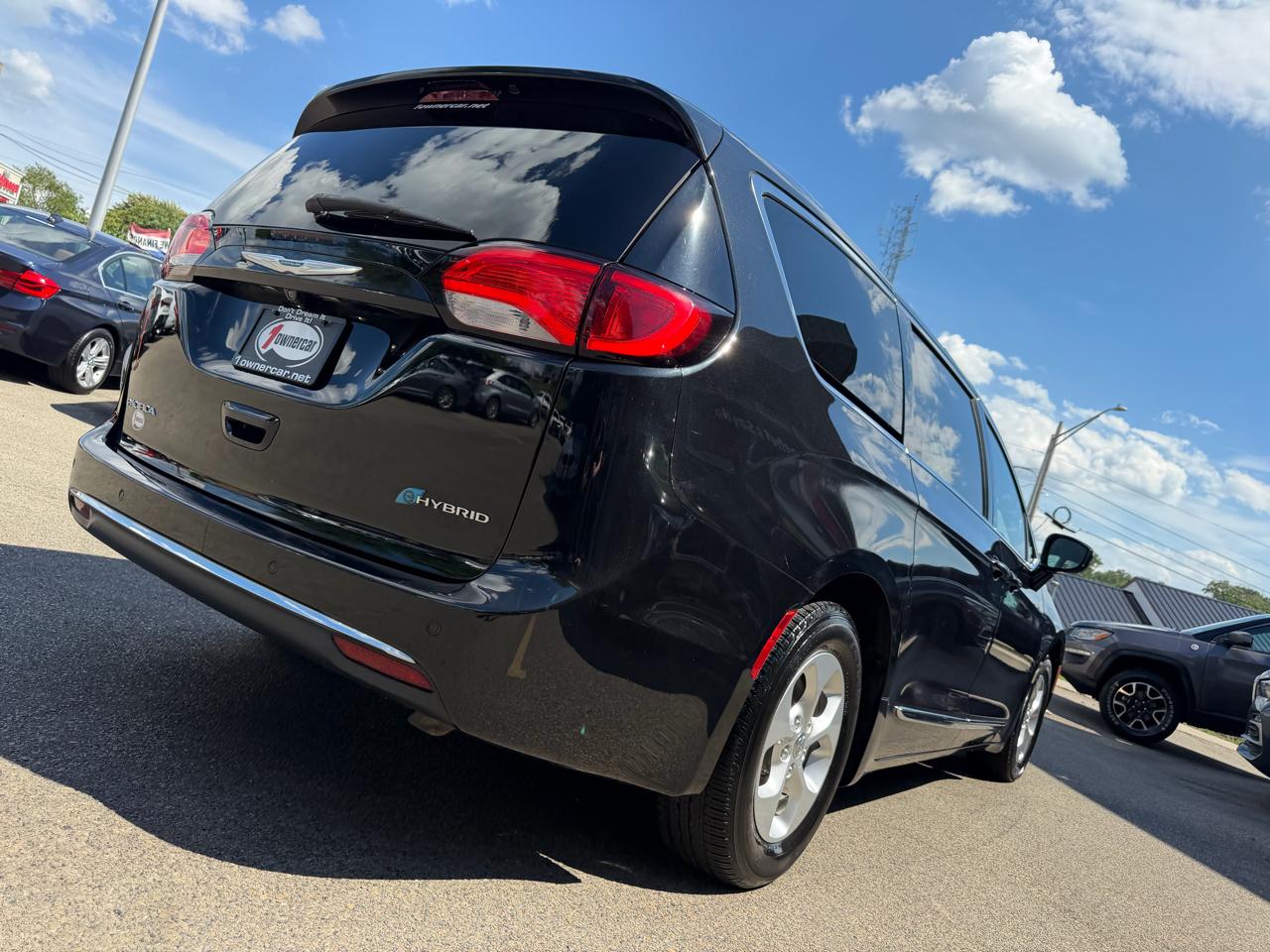 Chrysler Pacifica Hybrid Touring L FWD 2018
