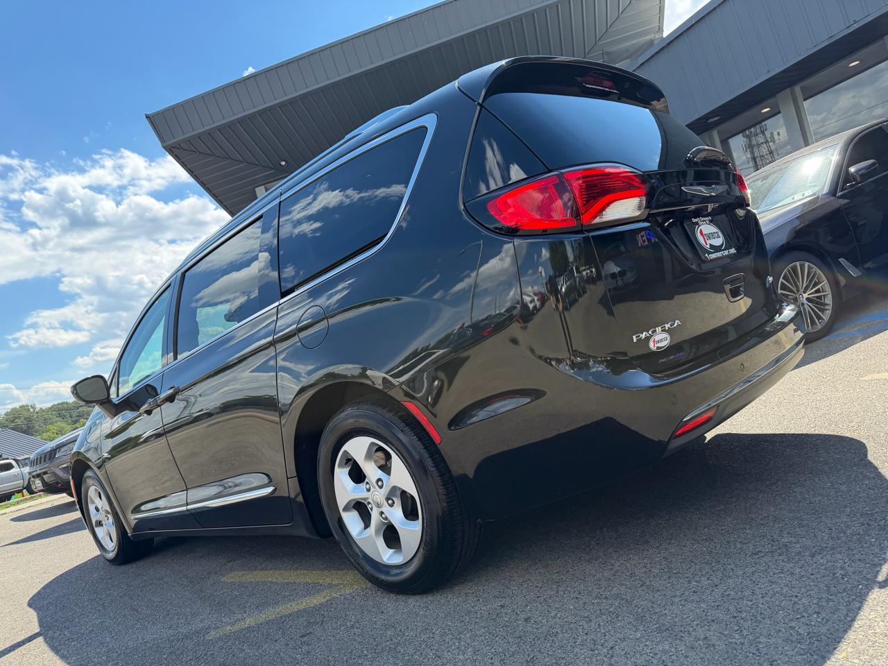 Chrysler Pacifica Hybrid Touring L FWD 2018