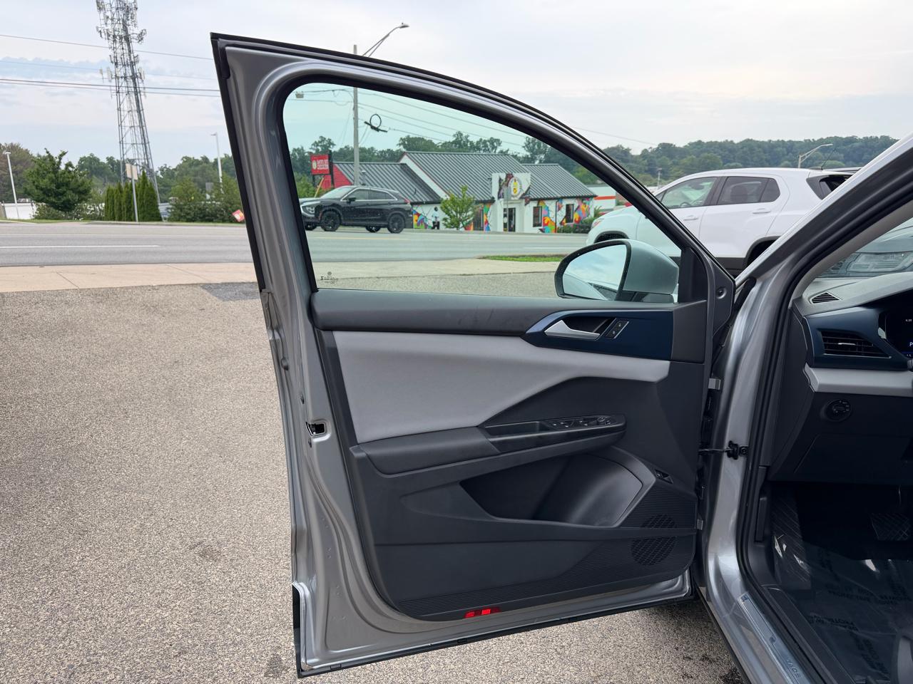 Volkswagen Taos SE FWD 2023