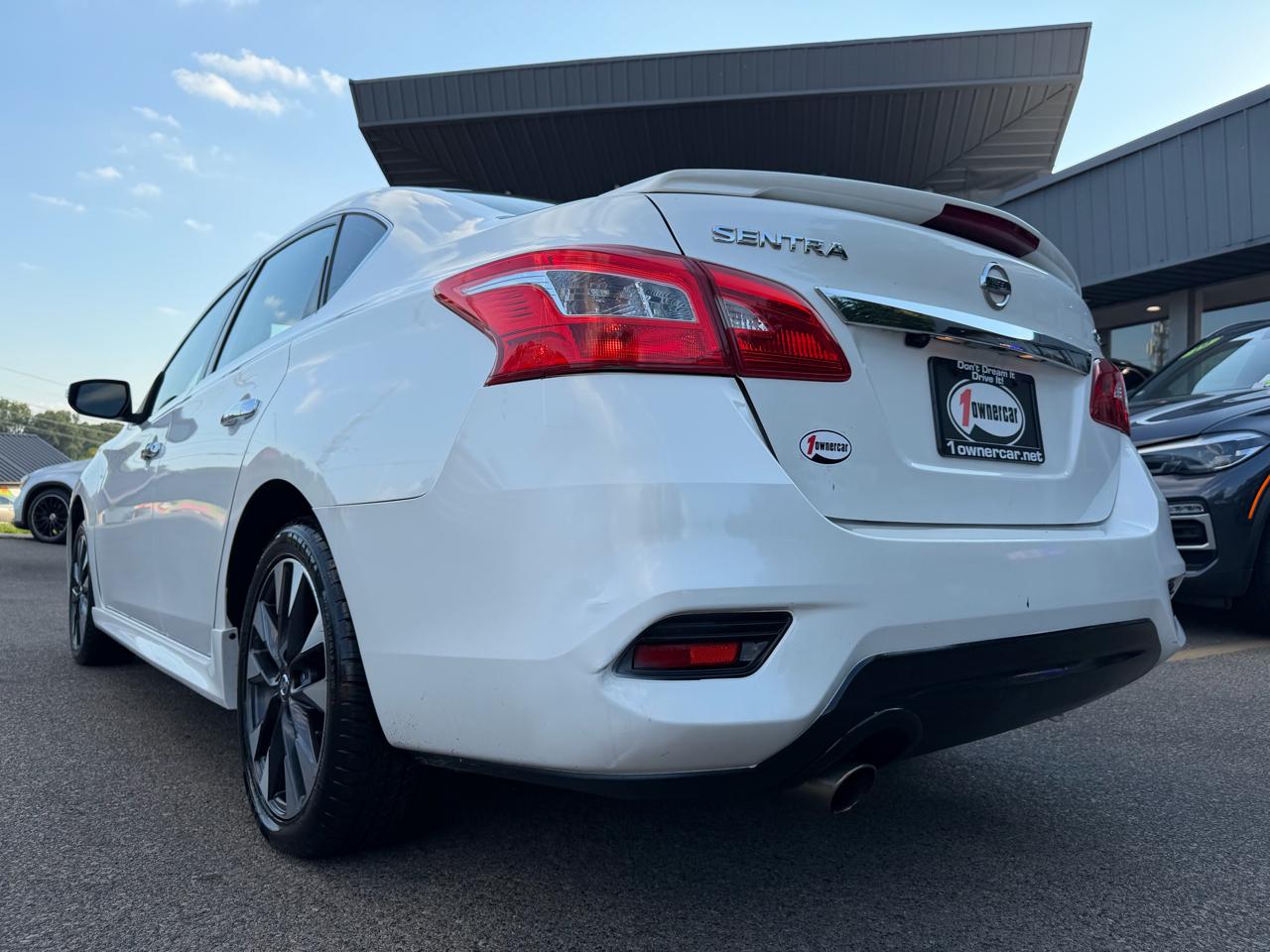 Nissan Sentra 4dr Sdn I4 CVT SR 2016