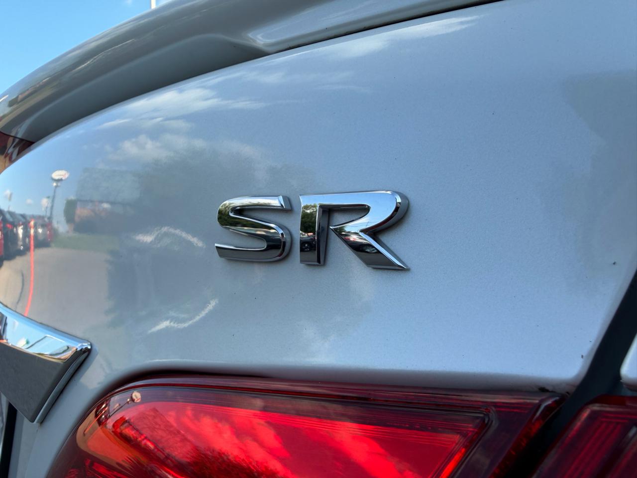 Nissan Sentra 4dr Sdn I4 CVT SR 2016