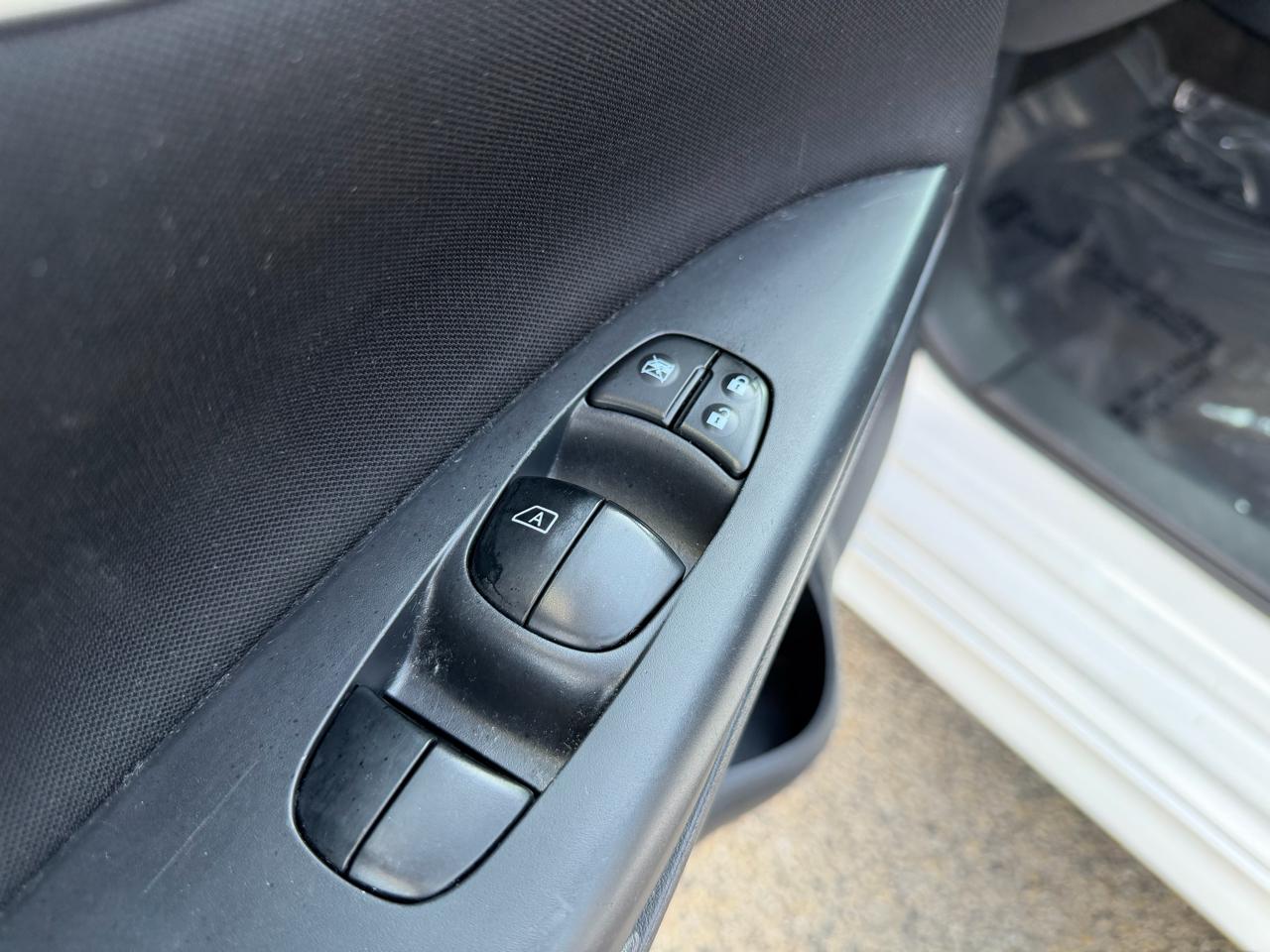 Nissan Sentra 4dr Sdn I4 CVT SR 2016