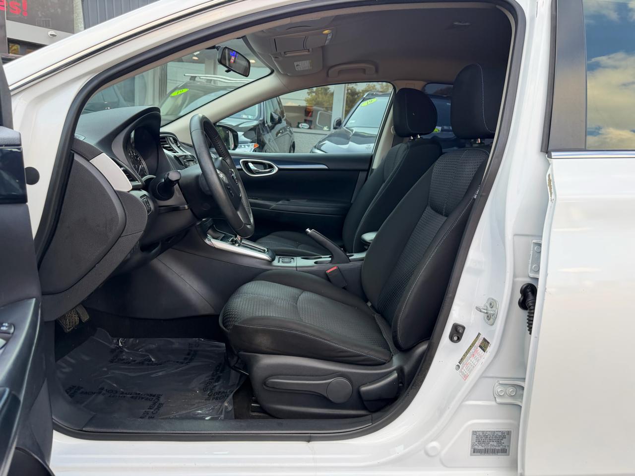 Nissan Sentra 4dr Sdn I4 CVT SR 2016