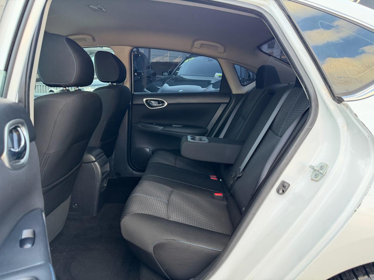 Nissan Sentra 4dr Sdn I4 CVT SR 2016