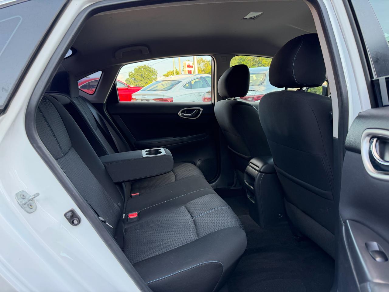 Nissan Sentra 4dr Sdn I4 CVT SR 2016