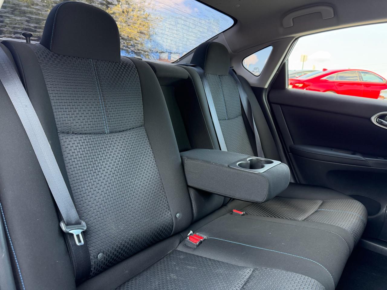 Nissan Sentra 4dr Sdn I4 CVT SR 2016
