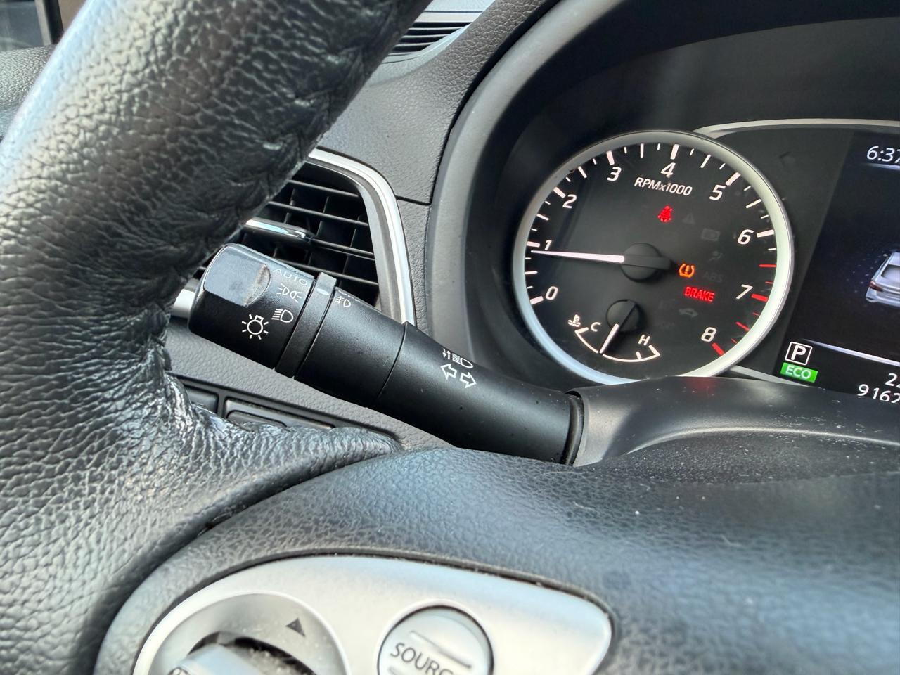 Nissan Sentra 4dr Sdn I4 CVT SR 2016
