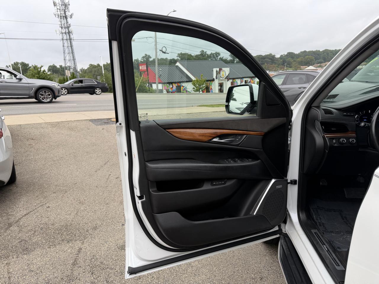 Cadillac Escalade 4WD 4dr Luxury 2017