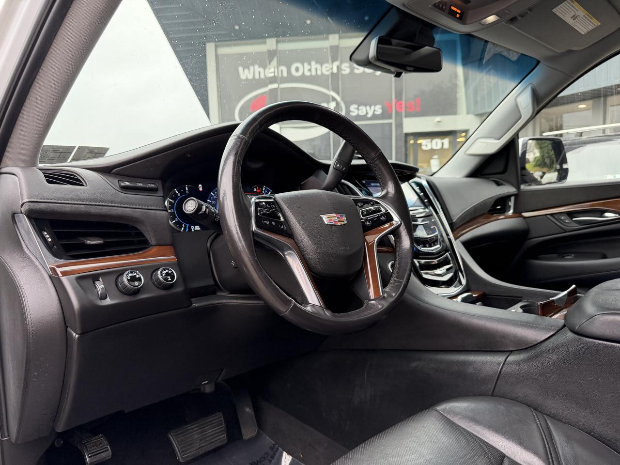 Cadillac Escalade 4WD 4dr Luxury 2017