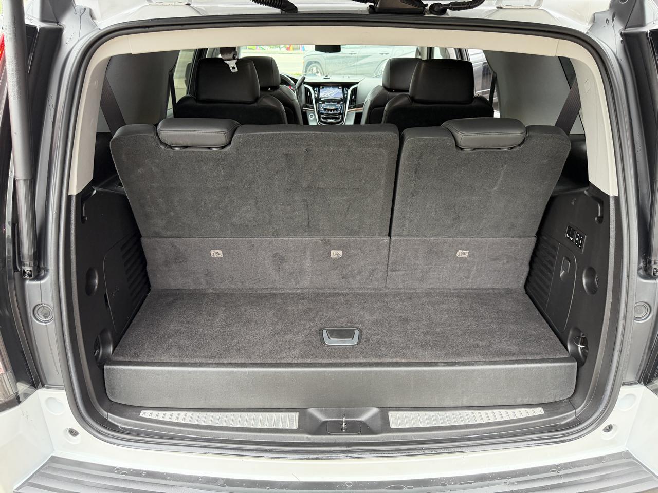Cadillac Escalade 4WD 4dr Luxury 2017