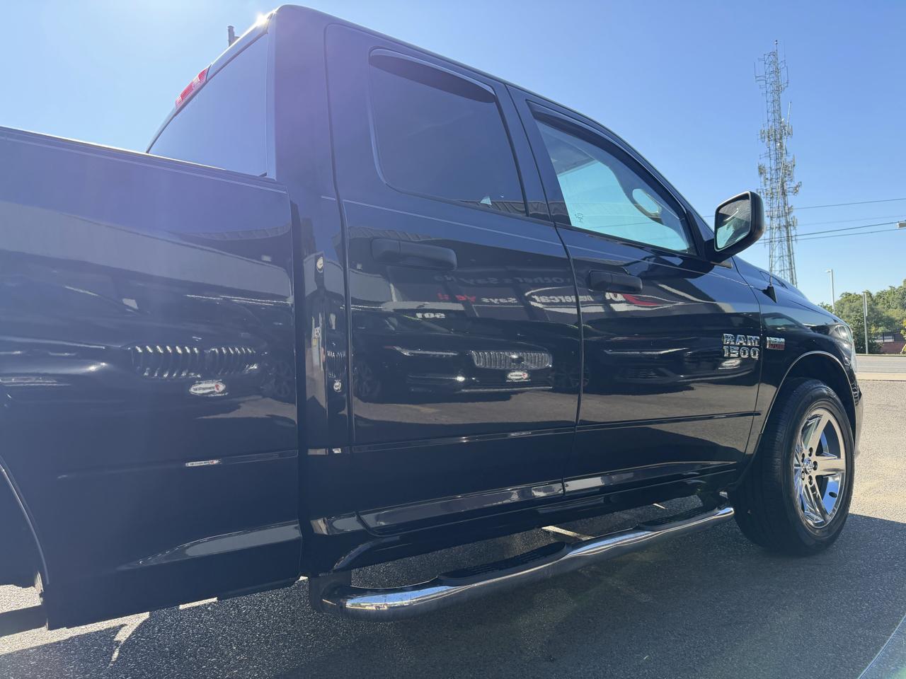 RAM 1500 Express 4x4 Quad Cab 6'4" Box 2017