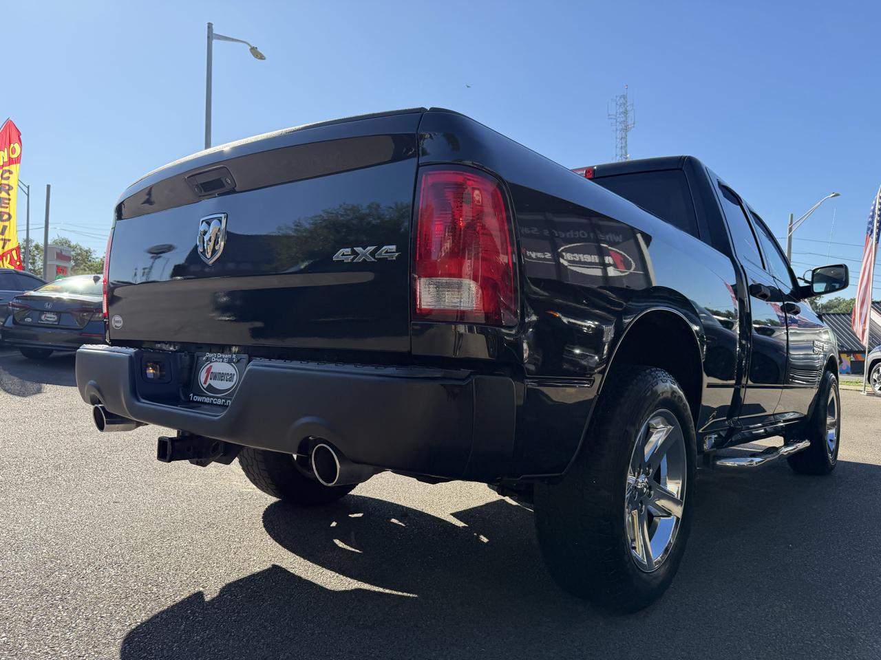 RAM 1500 Express 4x4 Quad Cab 6'4" Box 2017