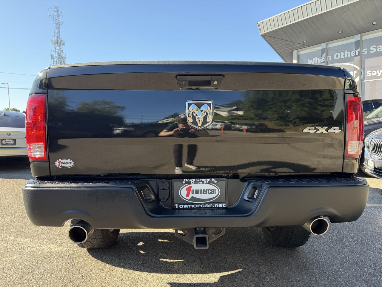 RAM 1500 Express 4x4 Quad Cab 6'4" Box 2017