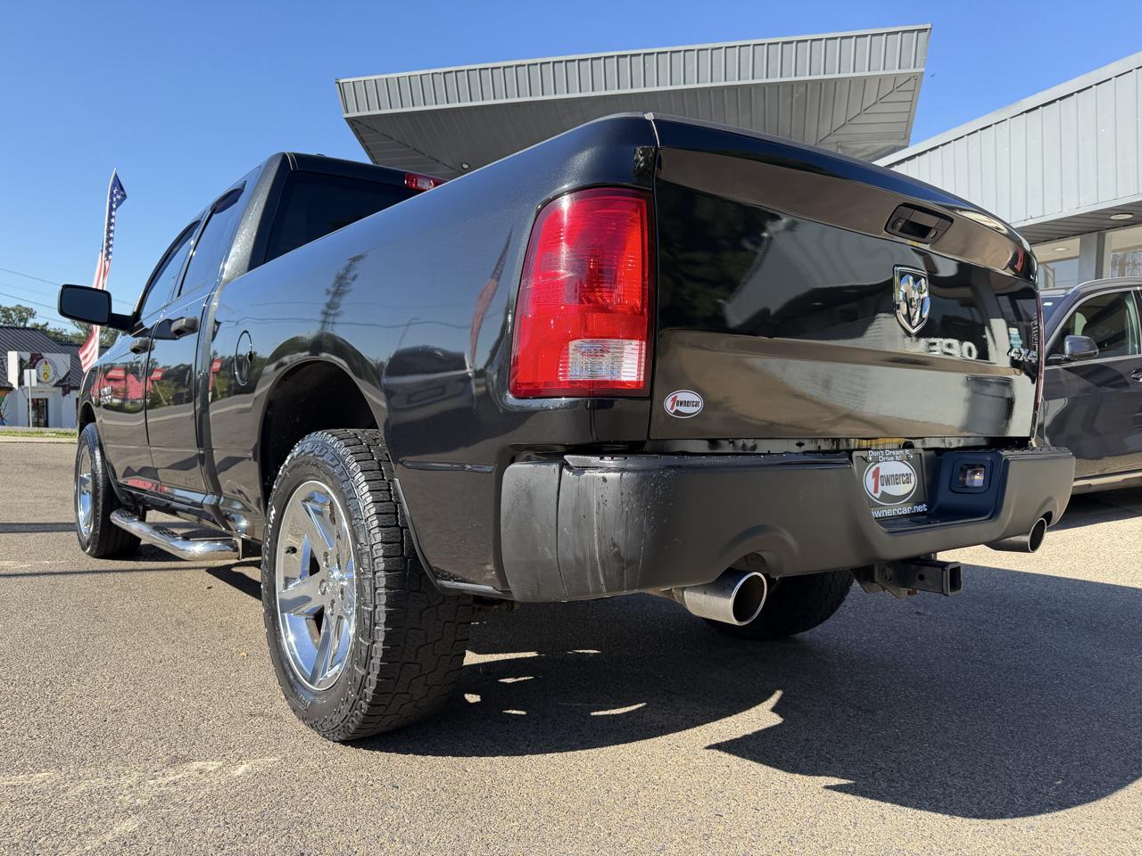 RAM 1500 Express 4x4 Quad Cab 6'4" Box 2017