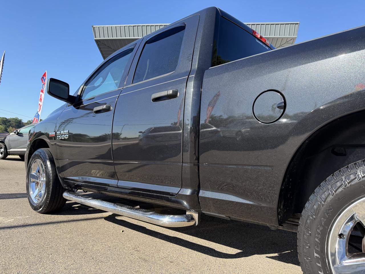 RAM 1500 Express 4x4 Quad Cab 6'4" Box 2017