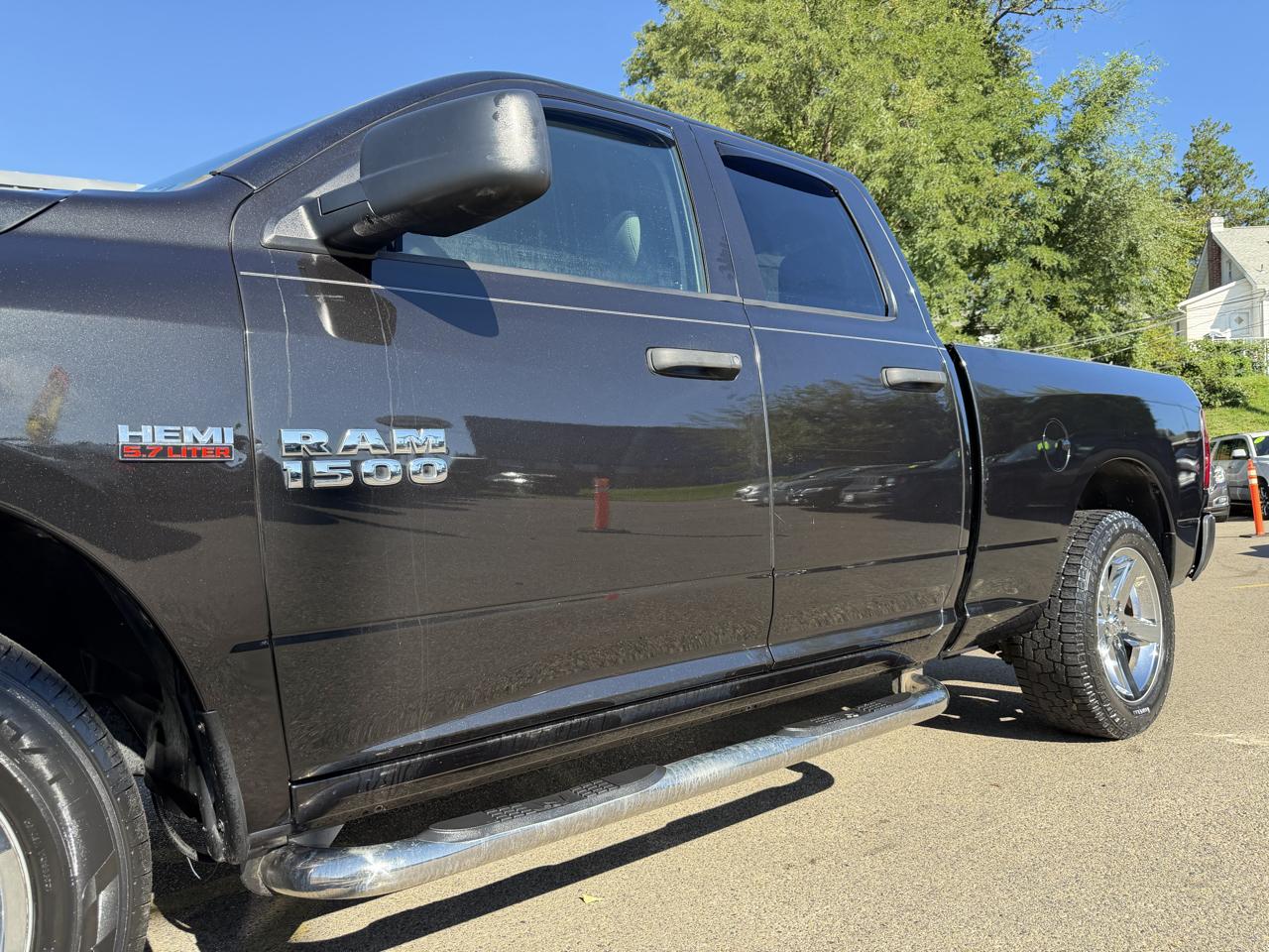 RAM 1500 Express 4x4 Quad Cab 6'4" Box 2017