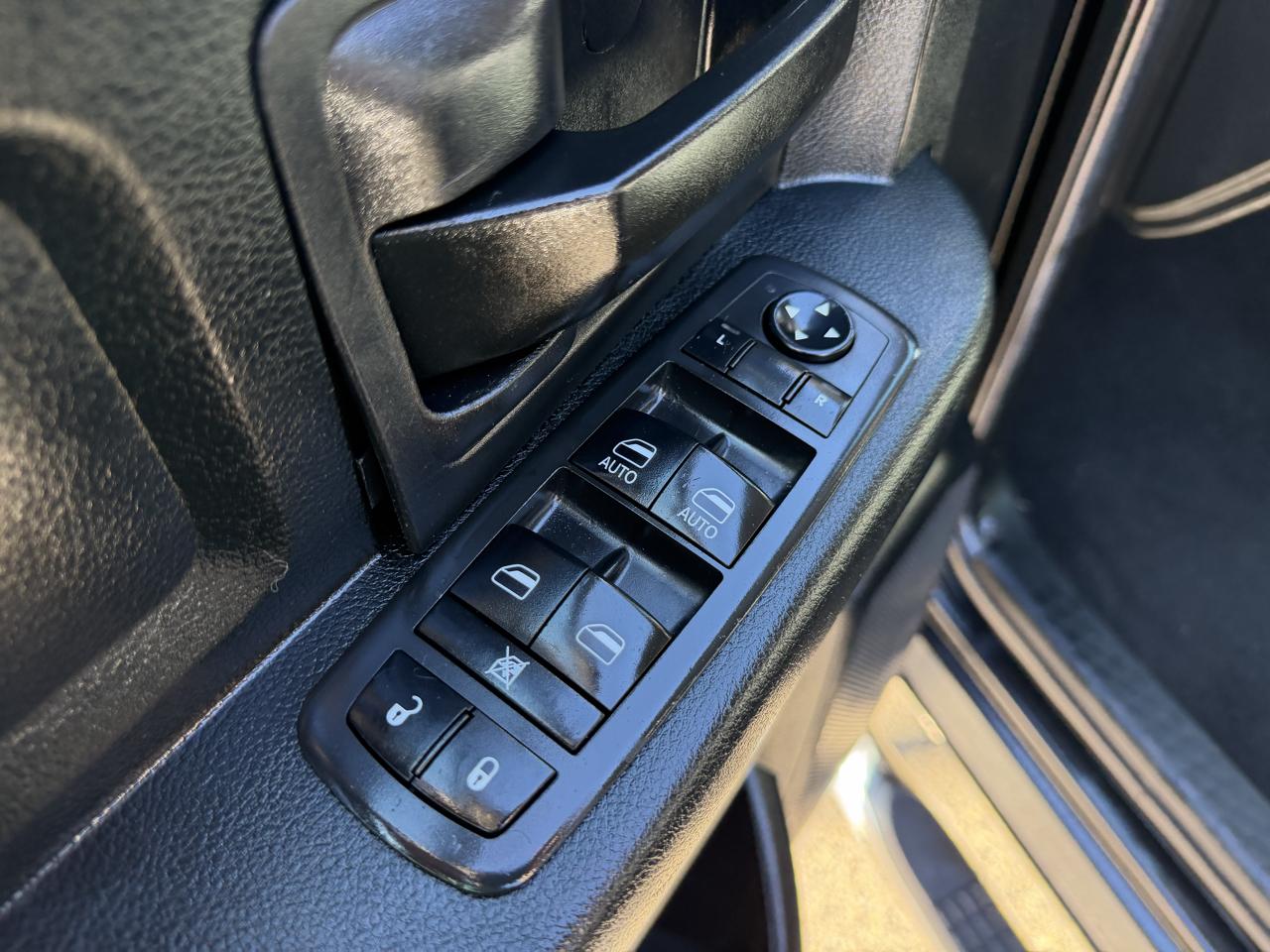 RAM 1500 Express 4x4 Quad Cab 6'4" Box 2017