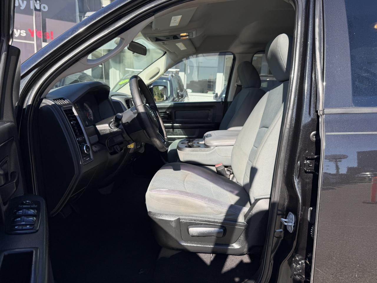 RAM 1500 Express 4x4 Quad Cab 6'4" Box 2017