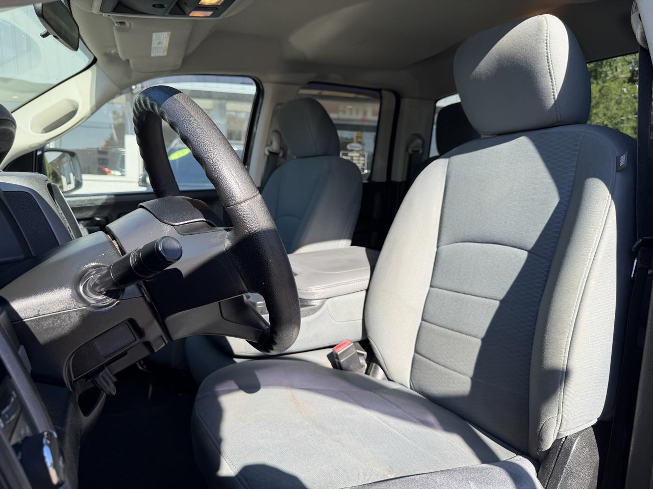 RAM 1500 Express 4x4 Quad Cab 6'4" Box 2017
