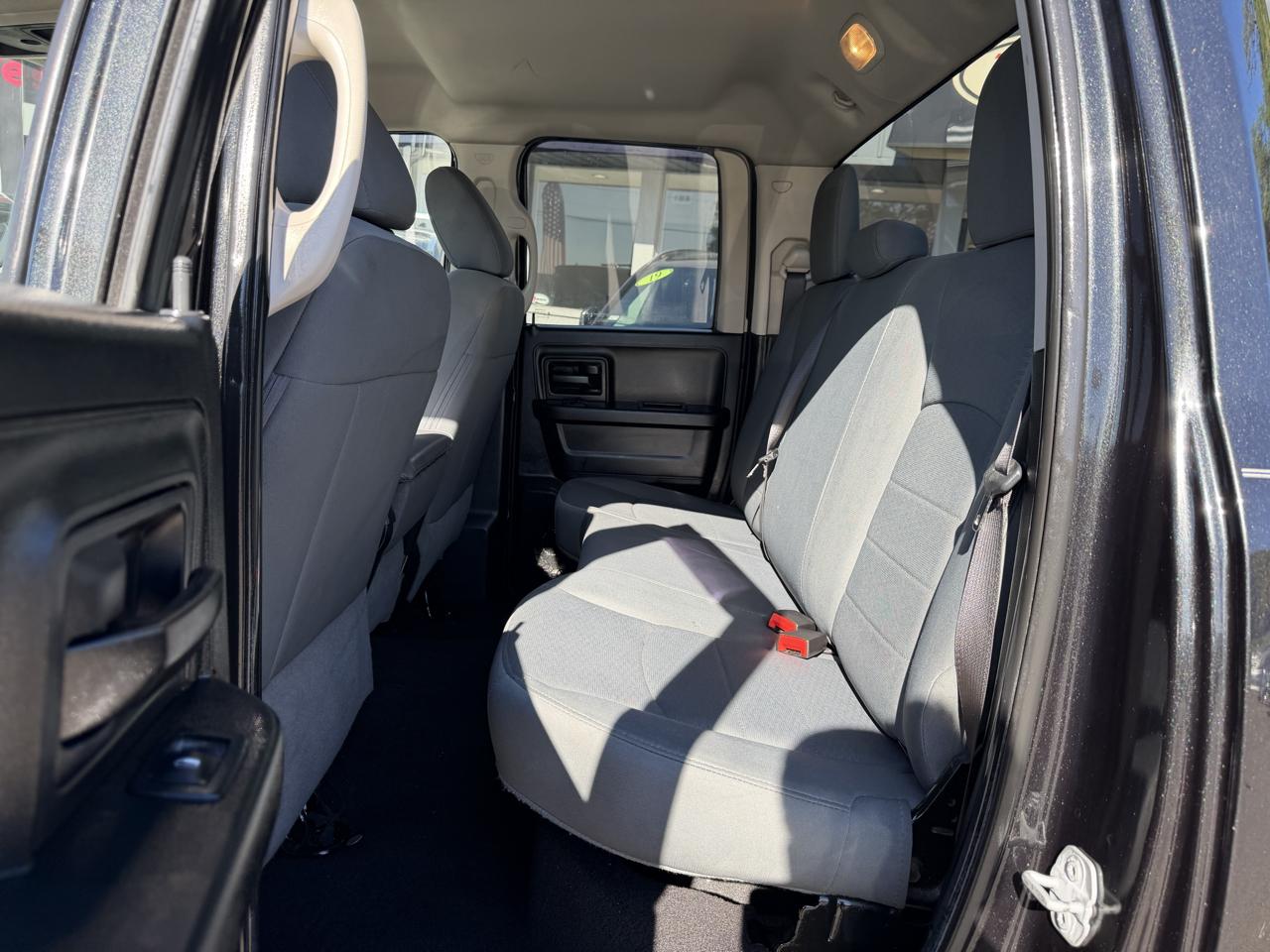RAM 1500 Express 4x4 Quad Cab 6'4" Box 2017