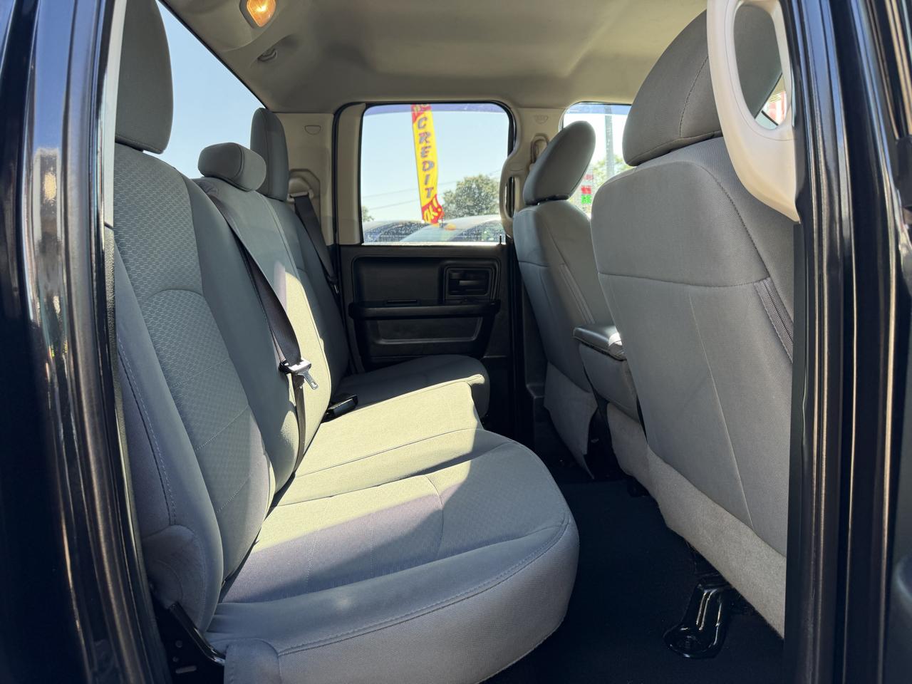 RAM 1500 Express 4x4 Quad Cab 6'4" Box 2017
