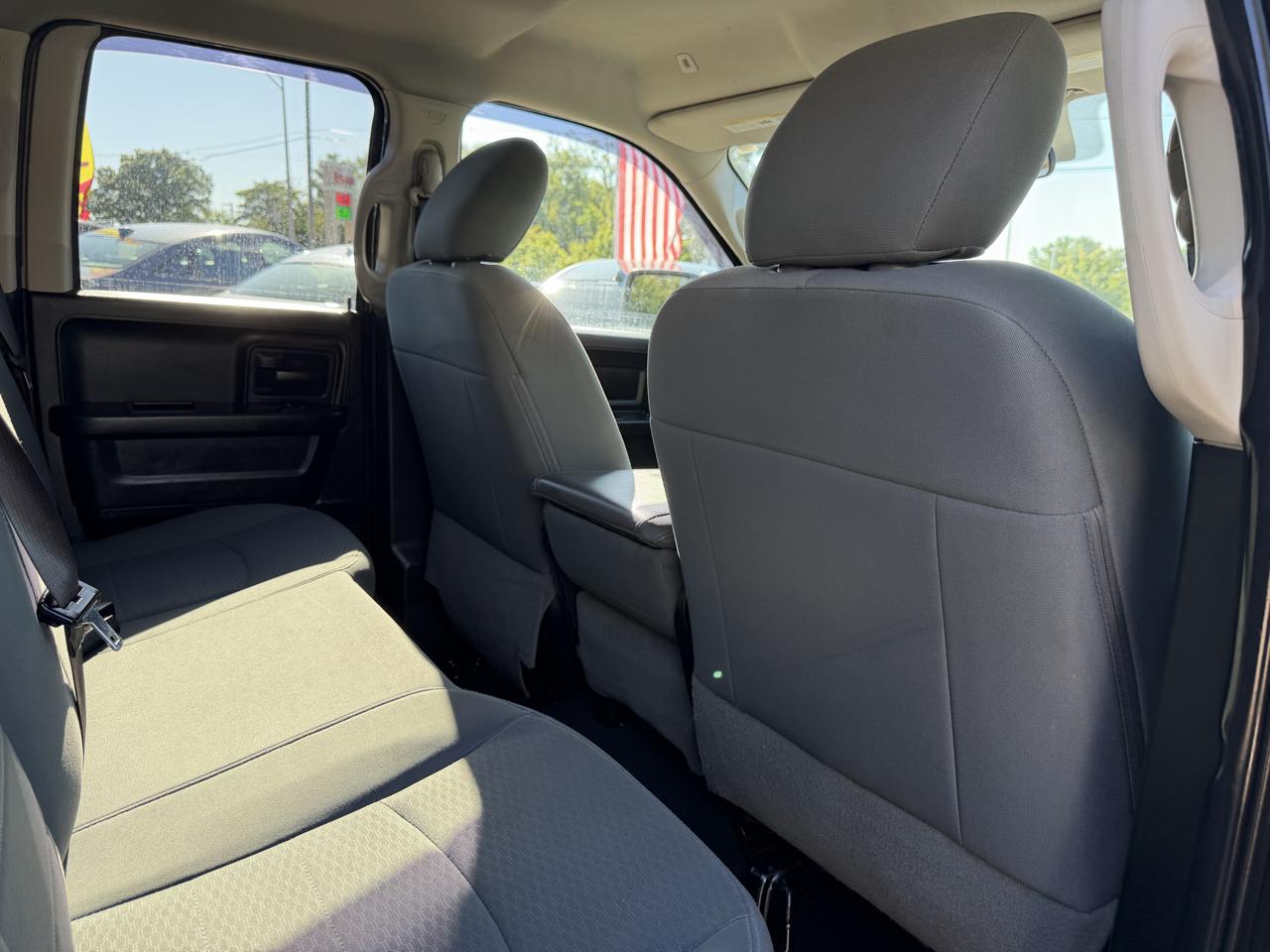 RAM 1500 Express 4x4 Quad Cab 6'4" Box 2017