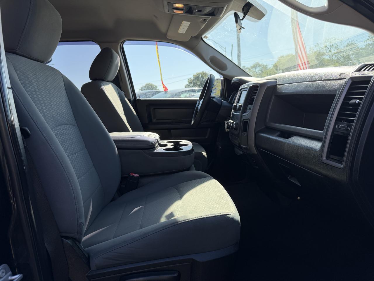 RAM 1500 Express 4x4 Quad Cab 6'4" Box 2017