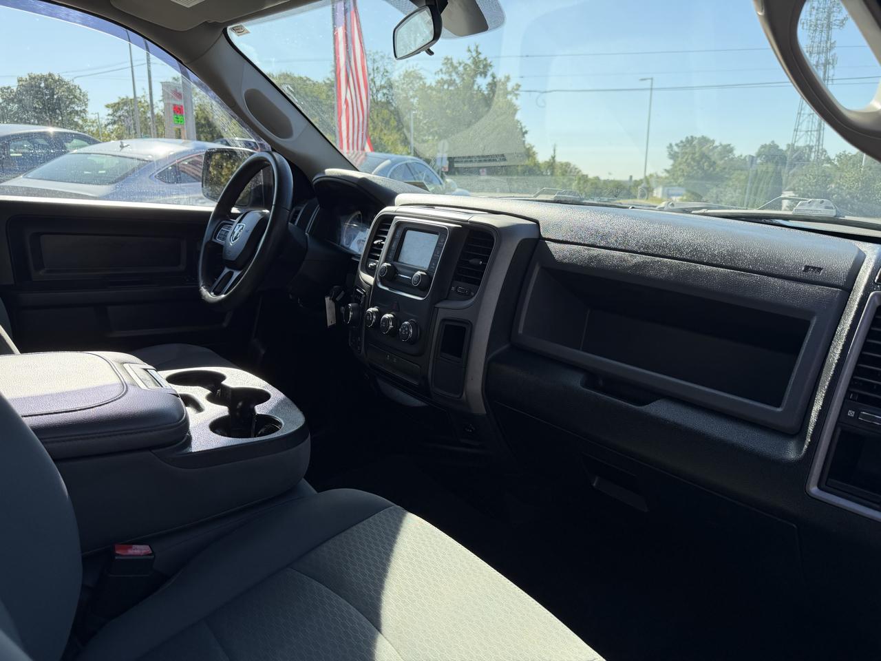 RAM 1500 Express 4x4 Quad Cab 6'4" Box 2017