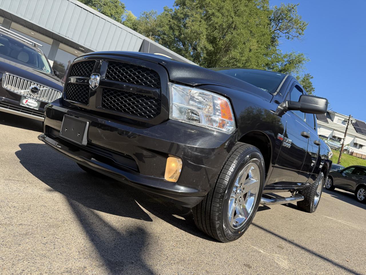 RAM 1500 Express 4x4 Quad Cab 6'4" Box 2017