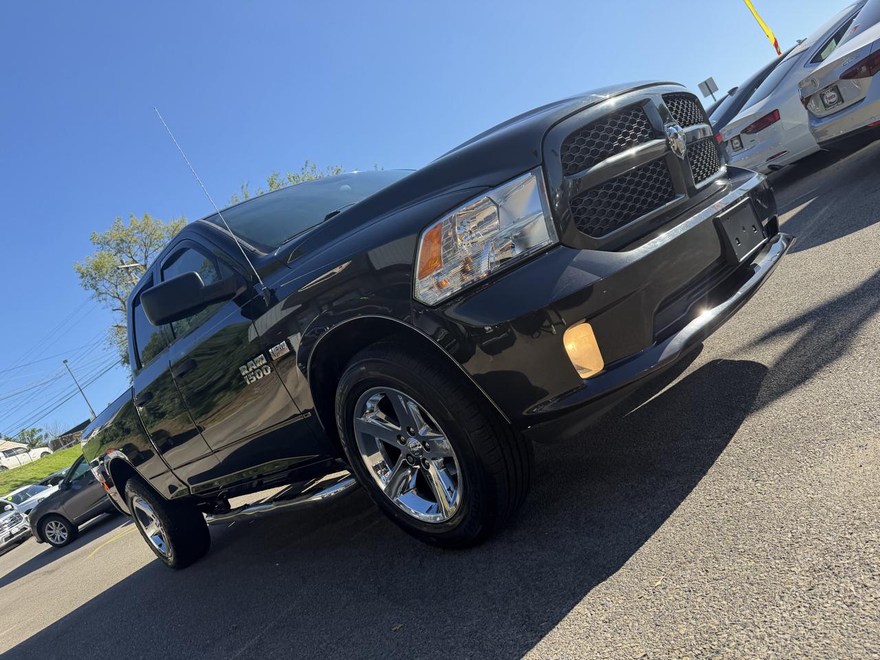 RAM 1500 Express 4x4 Quad Cab 6'4" Box 2017
