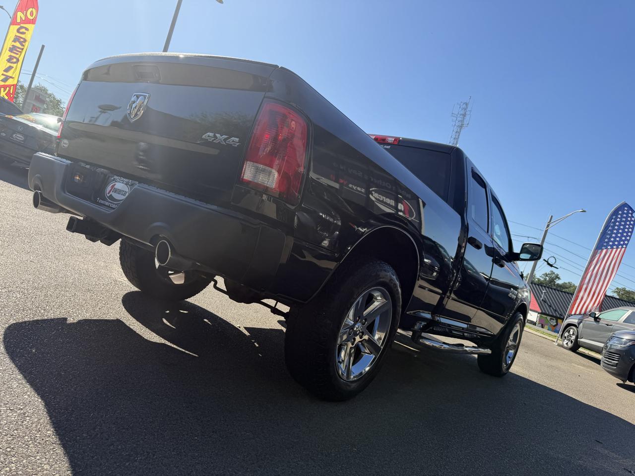 RAM 1500 Express 4x4 Quad Cab 6'4" Box 2017