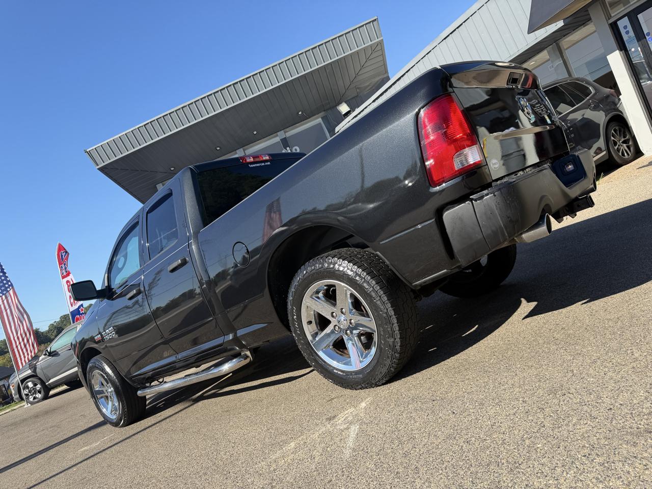 RAM 1500 Express 4x4 Quad Cab 6'4" Box 2017