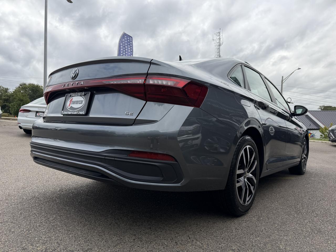 Volkswagen Jetta SE Auto 2025