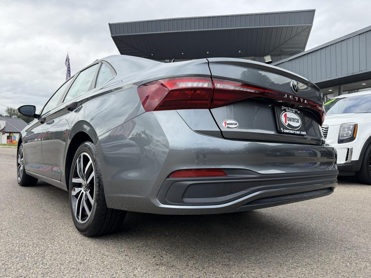 Volkswagen Jetta SE Auto 2025