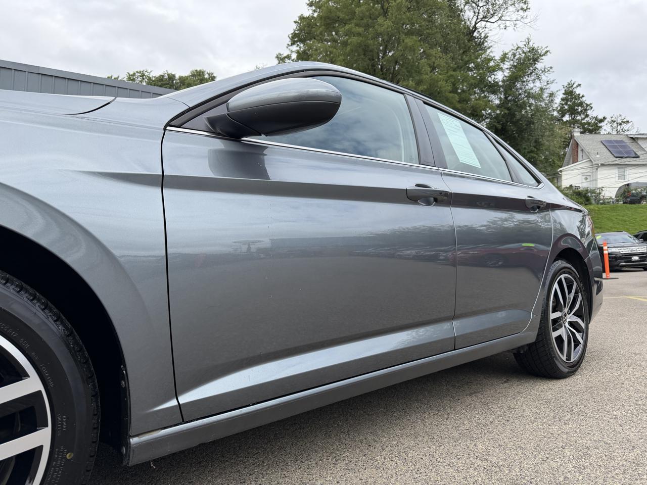 Volkswagen Jetta SE Auto 2025