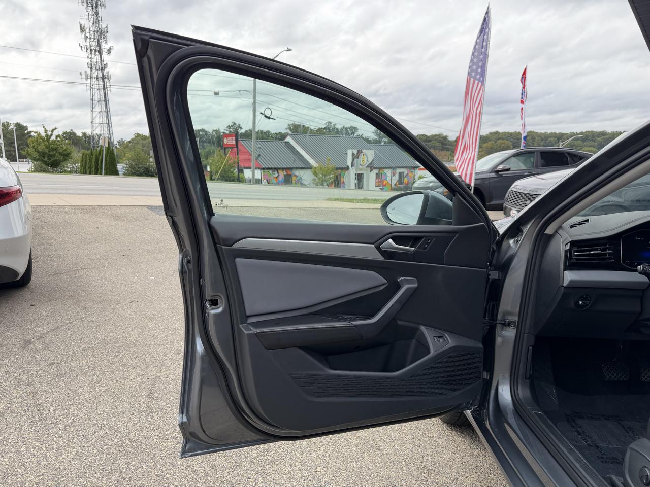 Volkswagen Jetta SE Auto 2025