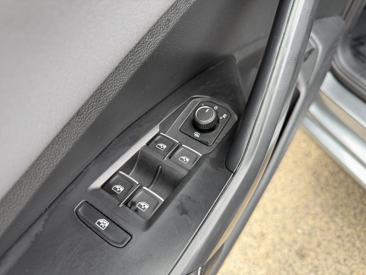 Volkswagen Jetta SE Auto 2025